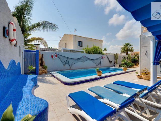 Chalet en venta en Orihuela, Alicante