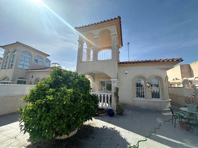 Chalet en venta en Orihuela, Alicante