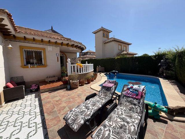 Chalet en venta en Orihuela, Alicante