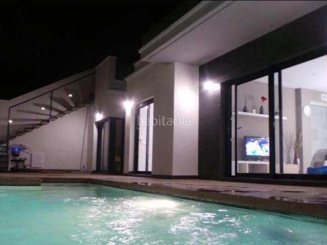 Chalet en venta en Orihuela, Lomas de Cabo Roig Los Dolses. Villa independiente con piscina privada y solárium Lomas de Cabo Roig Orihuela Costa. Chalets.