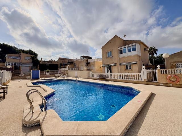 Chalet en venta en Orihuela, Los Balcones y los Altos. iquestBuscas una vivienda con encanto, tranquilidad y todas las comodidades a un paso de la playa? Este precioso chalet distribuid. Chalets.