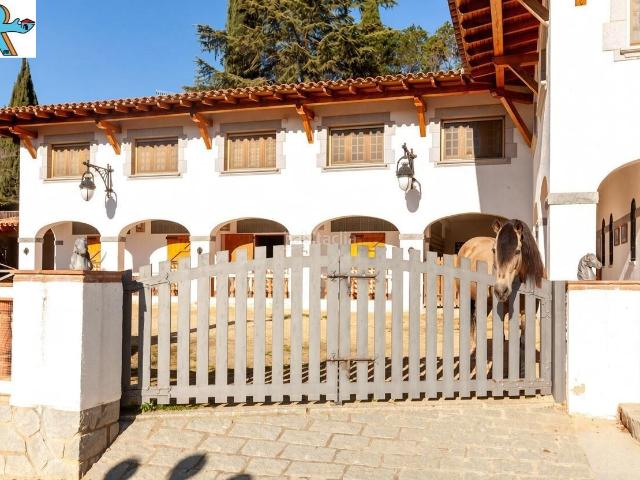 Chalet en venta en Òrrius. Villa señorial a 20 minutos de Barcelona una propiedad verdaderamente excepcional. Chalets.