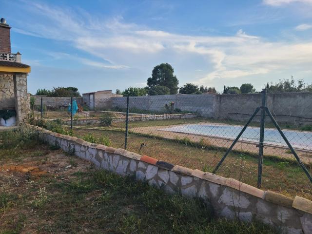 Chalet en venta en Osera de Ebro. FINCA CON CHALET Y PISCINA en OSERA DE EBRO para entrar. Chalets Osera de.