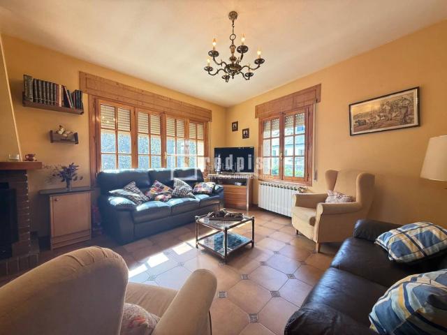 Chalet en venta en Otero de Herreros. ESPECTACULAR CASA EN OTERO DE HERREROS!. Chalets Otero de.
