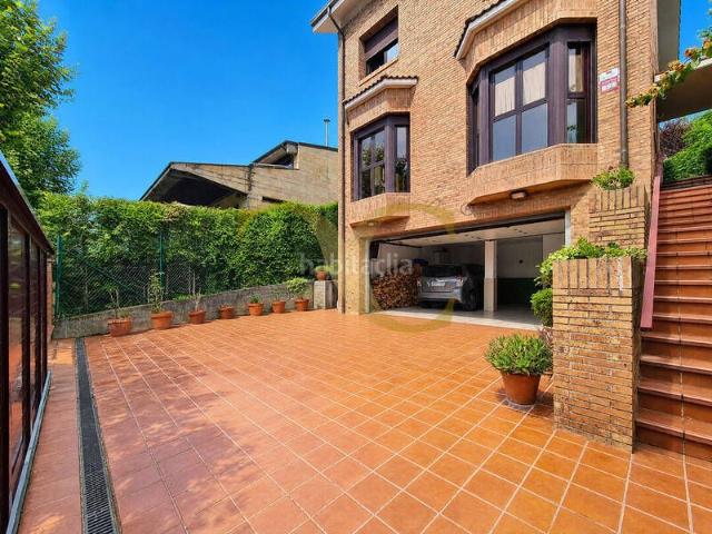 Chalet en venta en Oviedo, Ciudad Naranco Prados de La Fuente. Chalet individual en una de las mejores zonas residenciales de Oviedo. Chalets.