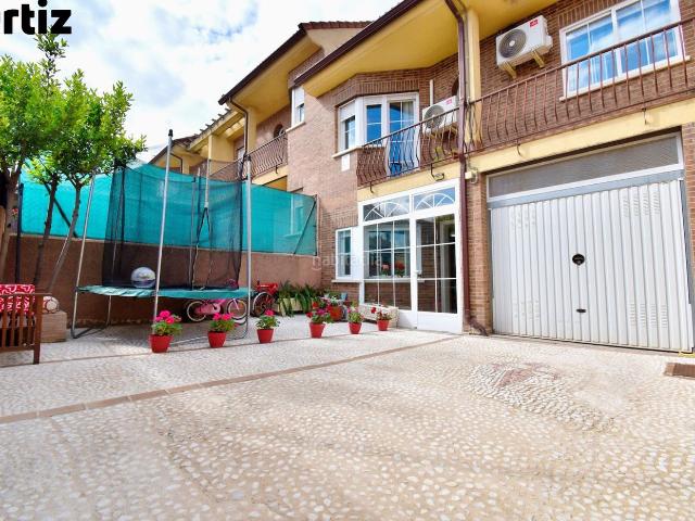 Chalet en venta en Loeches. Chalet en venta en Loeches, 4 dormitorios. Chalets.