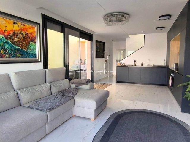 Chalet en venta en Los Montesinos, Alicante Costa Blanca