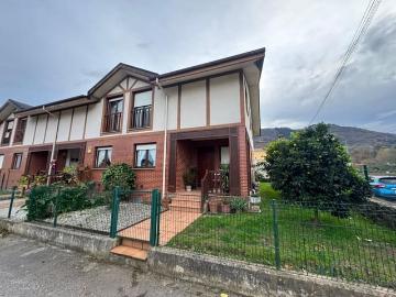 Chalet en venta en Los Corrales de Buelna, Cantabria