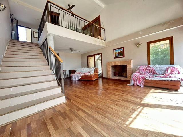 Chalet en venta en Layos. Chalet unifamiliar en venta en Layos. Chalets.