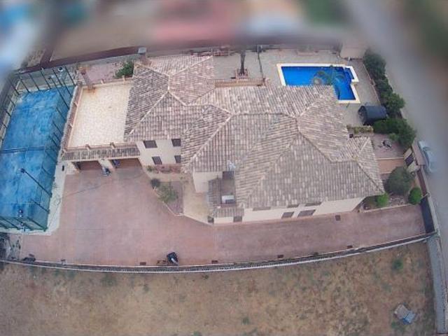 Chalet en Venta en La Carlota, Córdoba