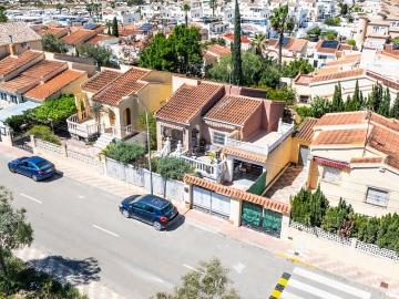 Chalet en venta en La Marina, Alicante Costa Blanca