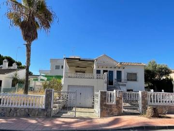 Chalet en venta en La Marina, Alicante Costa Blanca
