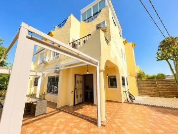 Chalet en venta en La Marina, Alicante Costa Blanca