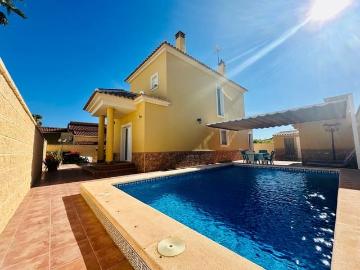 Chalet en venta en La Marina, Alicante Costa Blanca