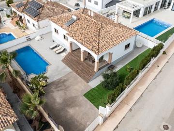 Chalet en venta en La Marina, Alicante Costa Blanca