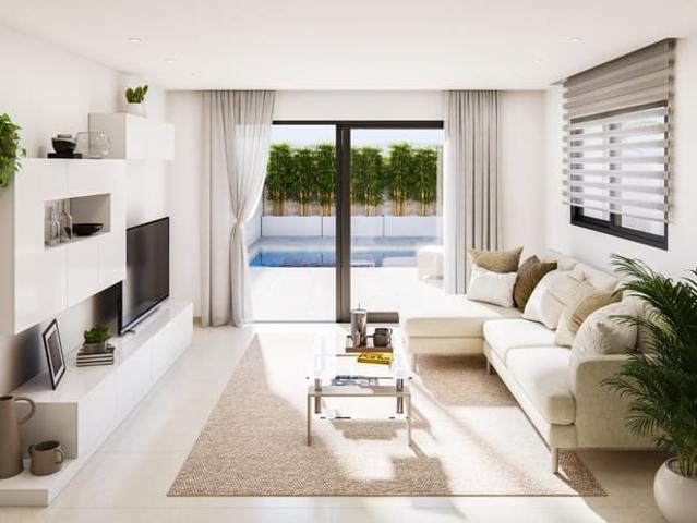 Chalet en venta en La Marina, Alicante Costa Blanca