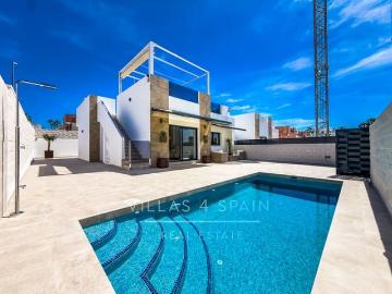Chalet en venta en La Marina, Alicante Costa Blanca