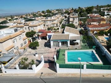 Chalet en venta en La Marina, Alicante Costa Blanca