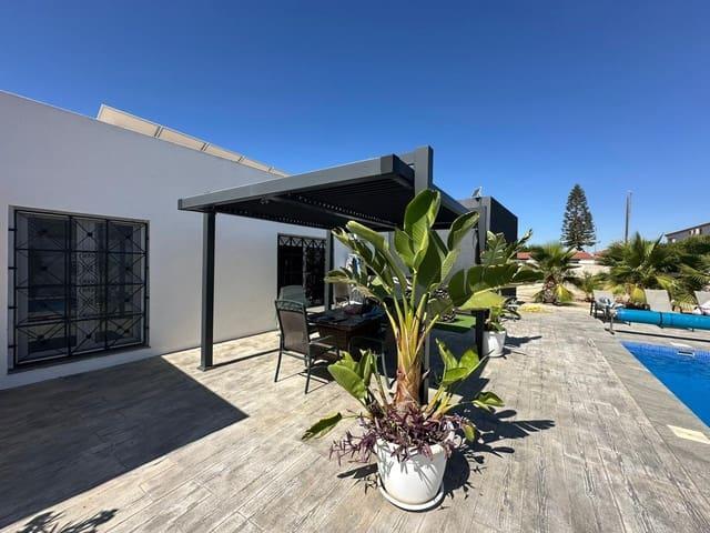 Chalet en venta en La Marina, Alicante Costa Blanca
