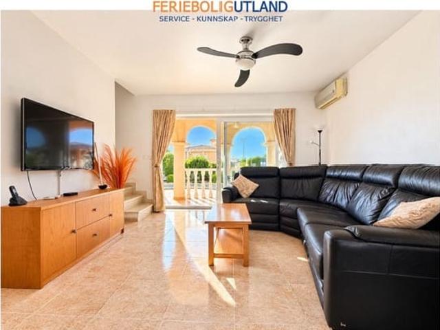 Chalet en venta en La Marina, Alicante Costa Blanca