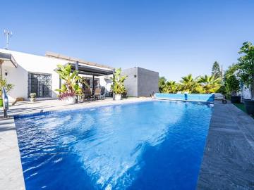 Chalet en venta en La Marina, Alicante Costa Blanca