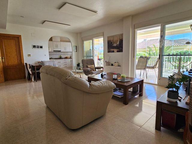Chalet en venta en La Marina, Alicante Costa Blanca