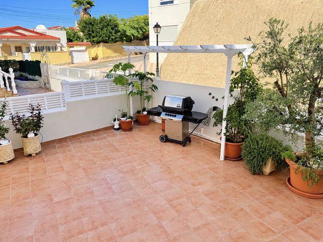 Chalet en venta en La Marina, Alicante Costa Blanca