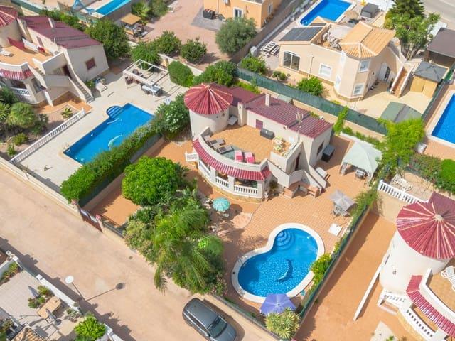 Chalet en venta en La Marina, Alicante Costa Blanca