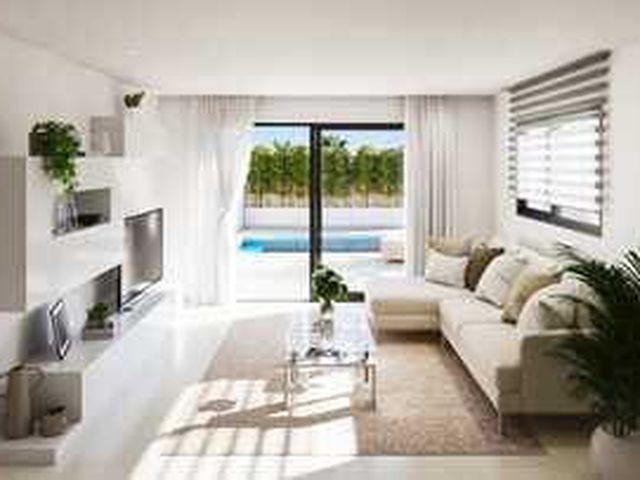 Chalet en venta en La Marina, Alicante Costa Blanca