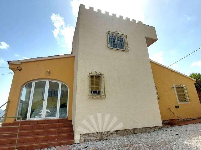 Chalet en venta en La Nucia, Alicante Costa Blanca