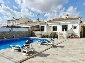 Chalet en venta en La Siesta, Alicante Costa Blanca