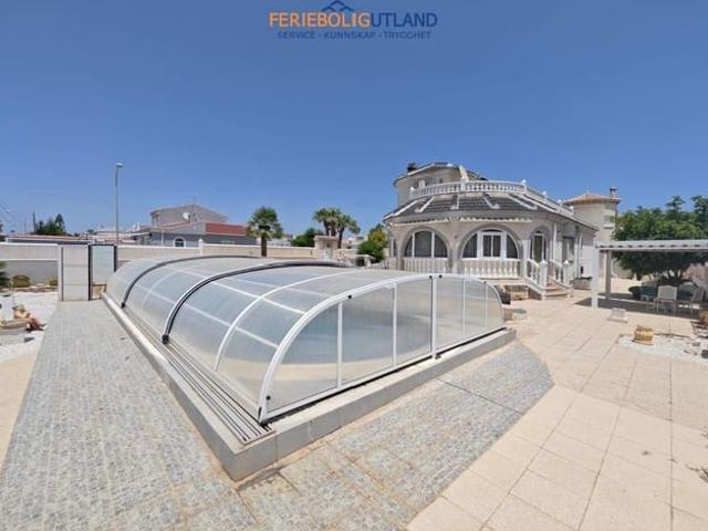 Chalet en venta en La Siesta, Alicante Costa Blanca