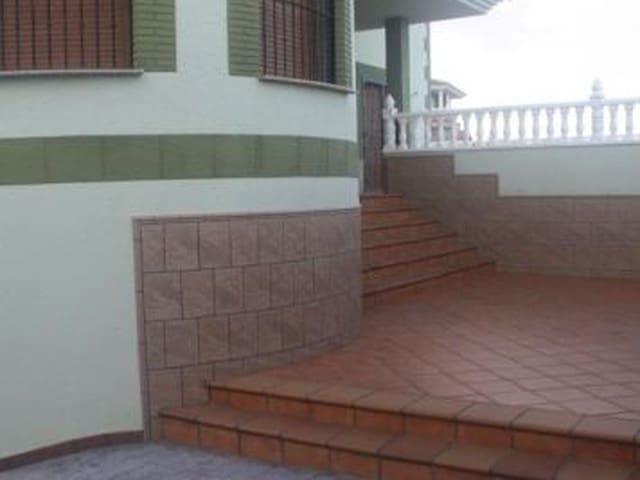 Chalet en venta en La Siesta, Alicante Costa Blanca
