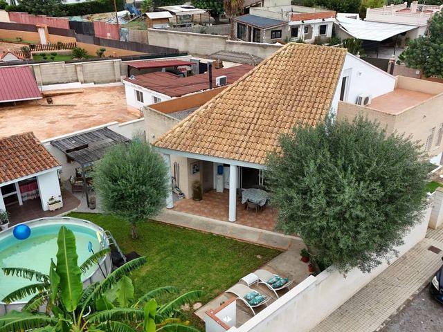 Chalet en venta en La Pobla de Vallbona, Valencia
