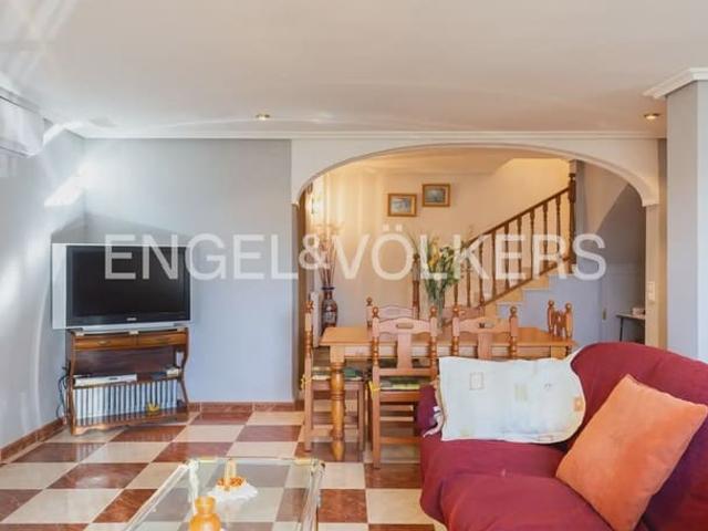 Chalet en venta en La Pobla de Vallbona, Valencia