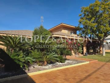 Chalet en venta en La Pobla de Vallbona, Valencia