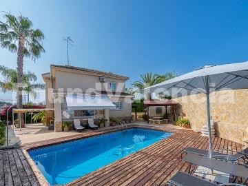 Chalet en venta en La Pobla de Vallbona, Valencia