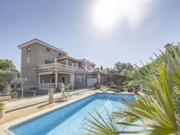 Chalet en venta en La Pobla de Vallbona, Valencia