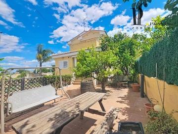 Chalet en venta en La Pobla de Vallbona, Valencia