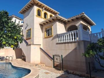 Chalet en venta en La Zenia, Alicante Costa Blanca