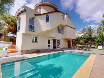 Villa en venta en Urbanizacion Pueblo Príncipe - Piscina