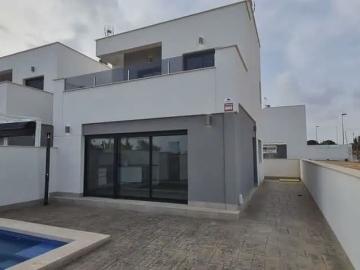Chalet en venta en La Zenia, Alicante Costa Blanca