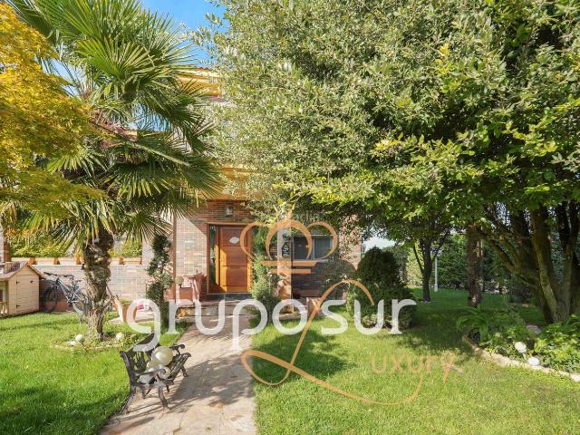 Chalet en venta en Laguna de Duero. Magnífico chalet de lujo con piscinas y zonas comunitarias en la Urbanización El Bosque Real Laguna de Duero Valladolid. Chalets Laguna de.