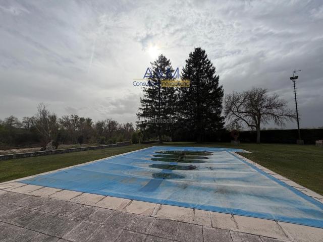 Chalet en venta en Laguna de Duero. CHALET INDEPENDIENTE CON PISCINA JUNTO BOSQUE REAL. Chalets Laguna de.