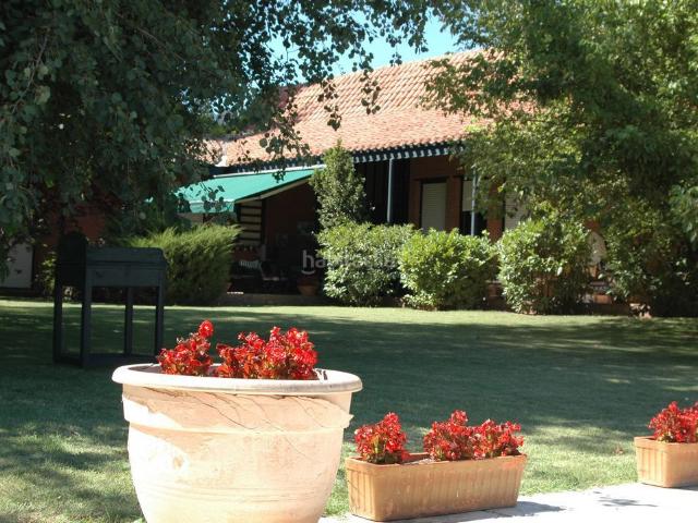 Chalet en venta en Lardero. Magnífico Chalet en Urbanización Los Llanos. Chalets.