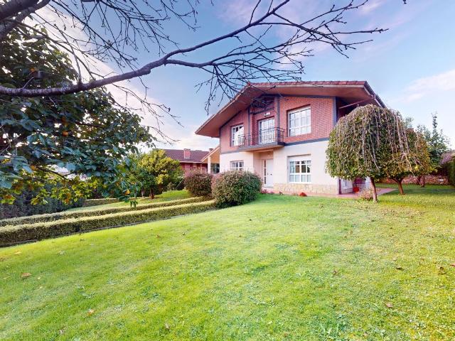Chalet en venta en Lezama. INMOBILIARIA CAMPUZANO VENDE magnífico chalet independiente en Lezama. Chalets.