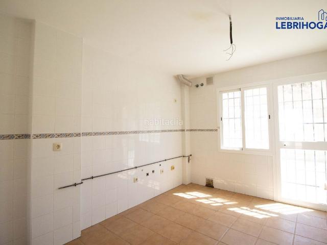 Chalet en venta en Lebrija. Pareado en venta en Huerta Macenas, 4 dormitorios. Chalets.