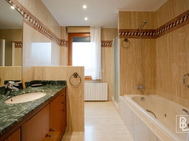 Chalet en venta en Leioa, Negurigane Peruri. Chalets.
