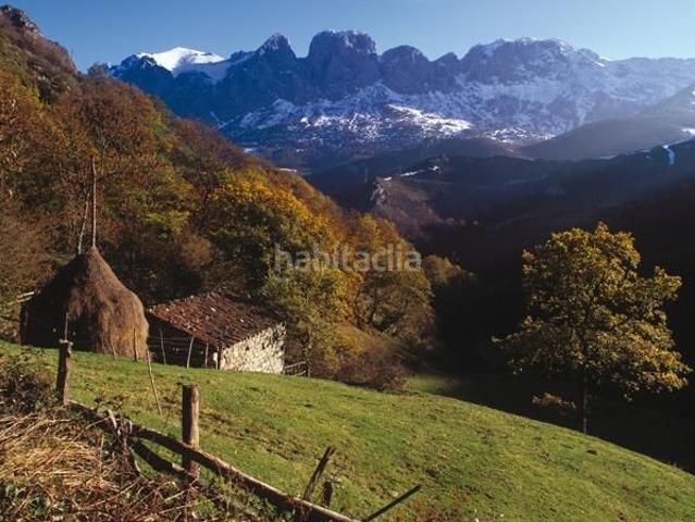 Chalet en venta en Lena. CASA INDEPENDIENTE ZONA LENA. ACTUALMENTE USO TURÍSTICO. Chalets.