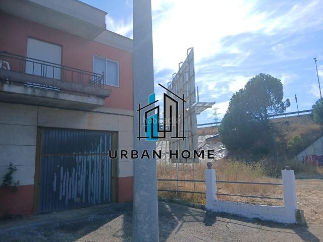 Chalet en venta en León, Armunia. URBAN HOME VENDE CASA INDEPENDIENTE EN AVENIDA ANTIBIOTICOS!. Chalets.